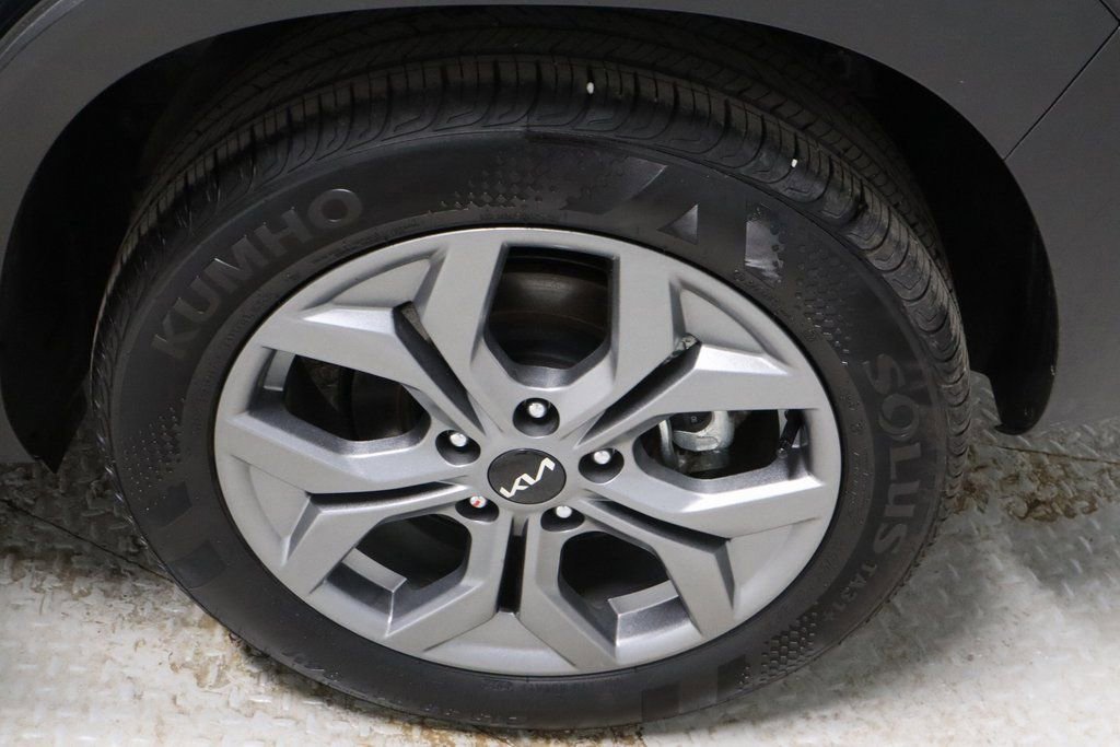 Used 2025 Kia Seltos LX image 18