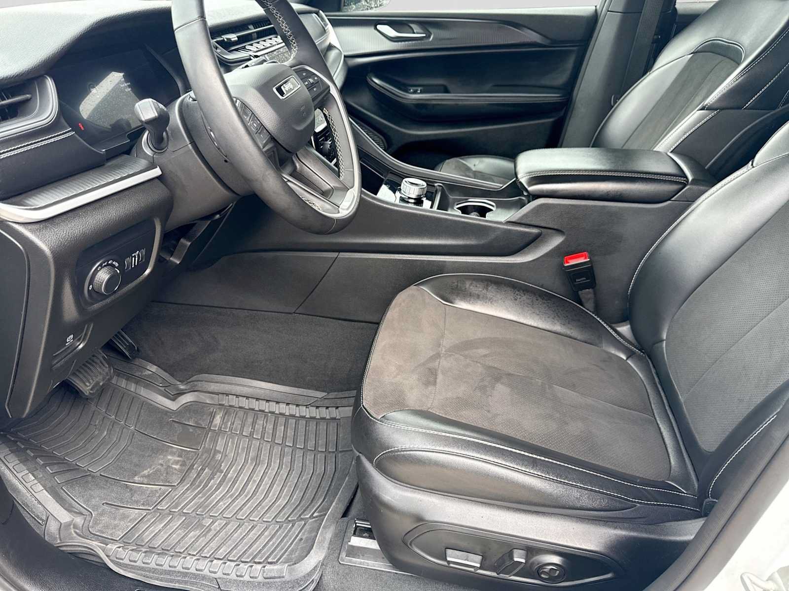 Used 2024 Jeep Grand Cherokee L Laredo AWD/4WD image 15