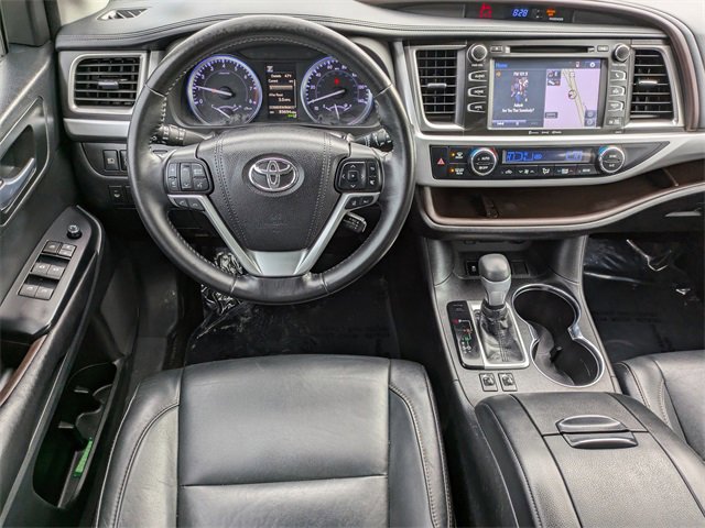 Used 2018 Toyota Highlander XLE image 16