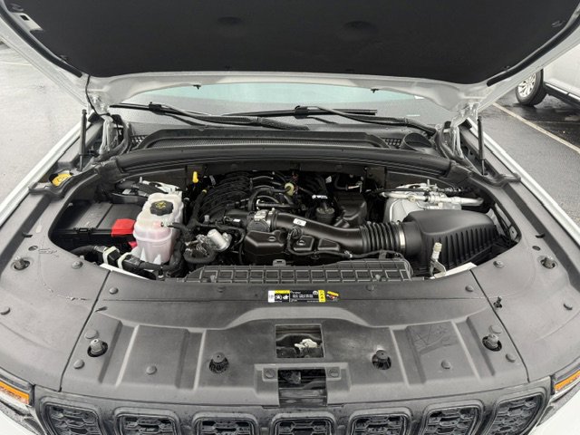 Used 2023 Jeep Grand Cherokee Altitude image 9