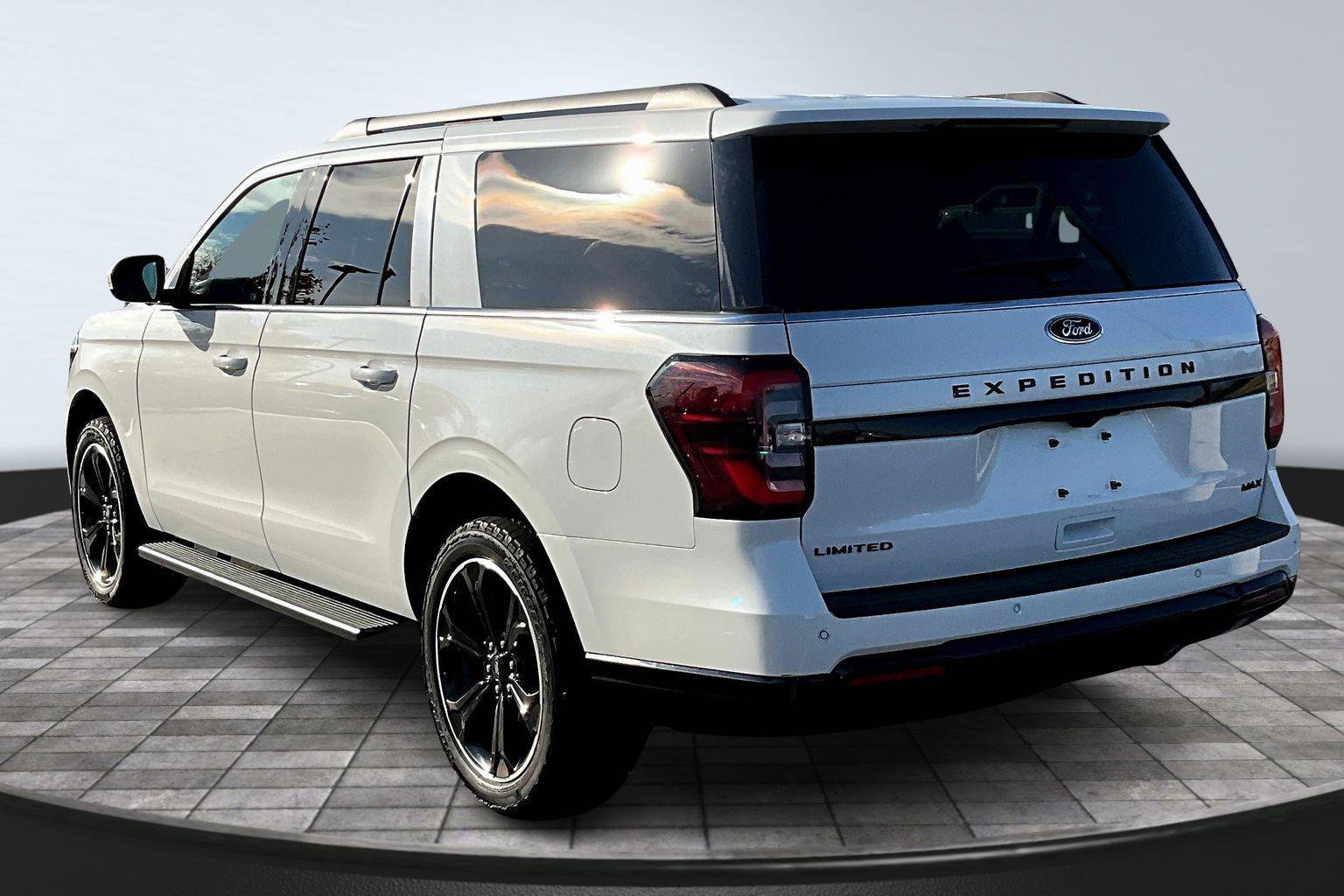 Certified 2022 Ford Expedition Max Limited image 4