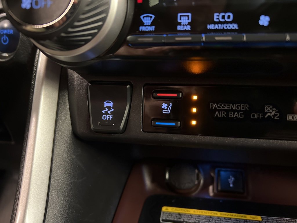 Used 2021 Toyota RAV4 Limited image 13