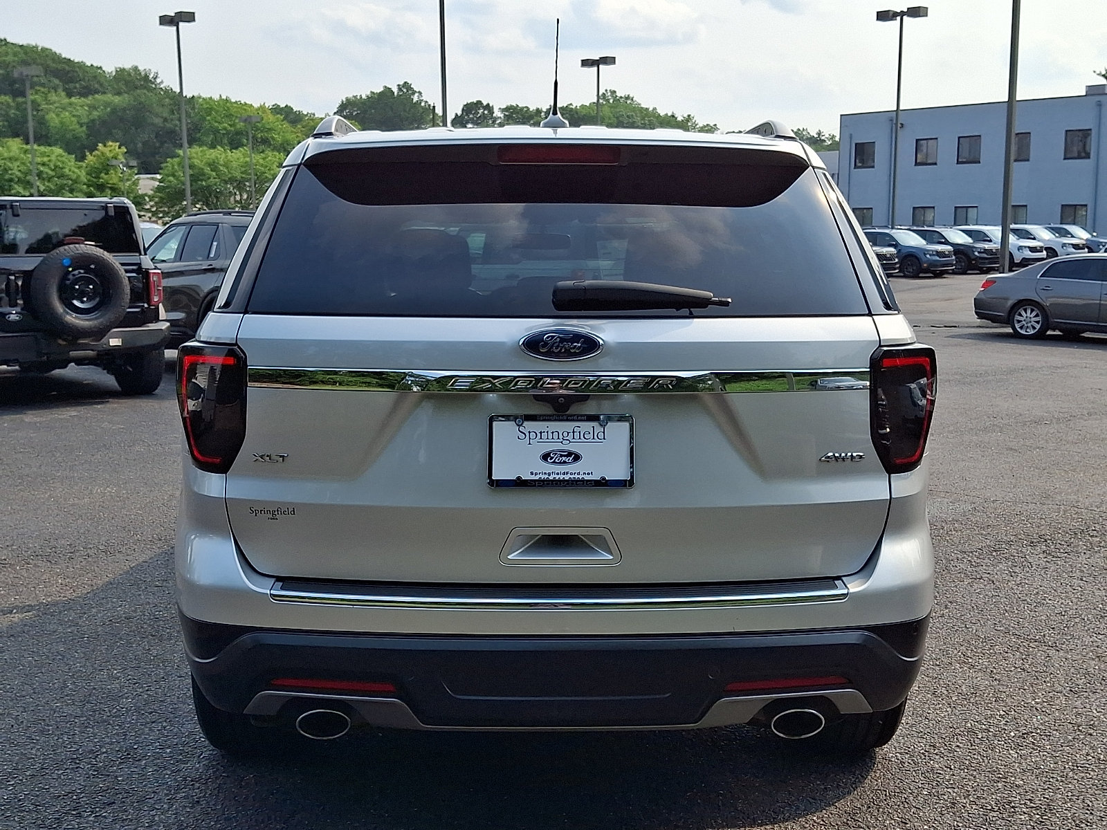 Certified 2018 Ford Explorer XLT w/ Equipment Group 201A AWD/4WD image 5