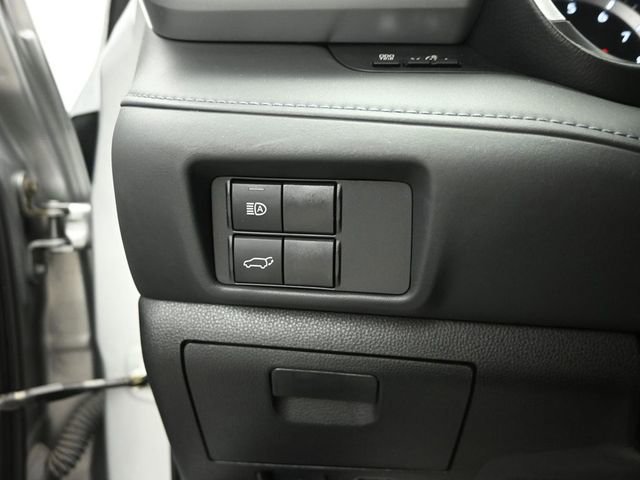 Used 2021 Toyota Highlander XLE AWD/4WD image 35