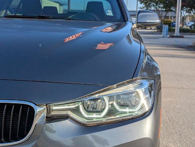 Used 2018 BMW 320i Sedan RWD image 12