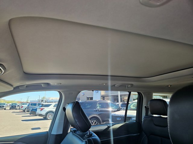 Used 2023 Jeep Grand Cherokee L Limited w/ Luxury Tech Group II image 17