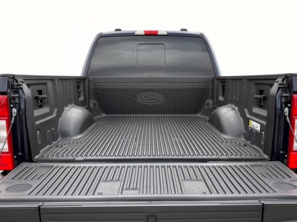 Certified 2022 Ford F250 XLT w/ XLT Premium Package AWD/4WD image 28