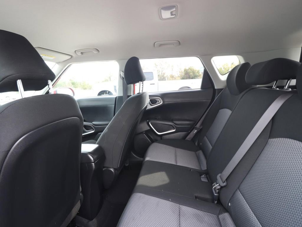 Used 2025 Kia Soul LX w/ LX Technology Package image 9