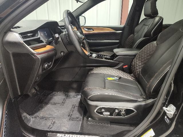 Used 2023 Jeep Grand Cherokee L Summit AWD/4WD image 10