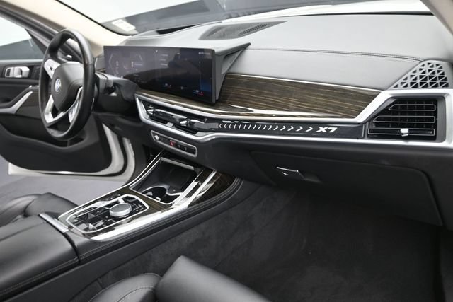 Used 2023 BMW X7 xDrive40i AWD/4WD image 31