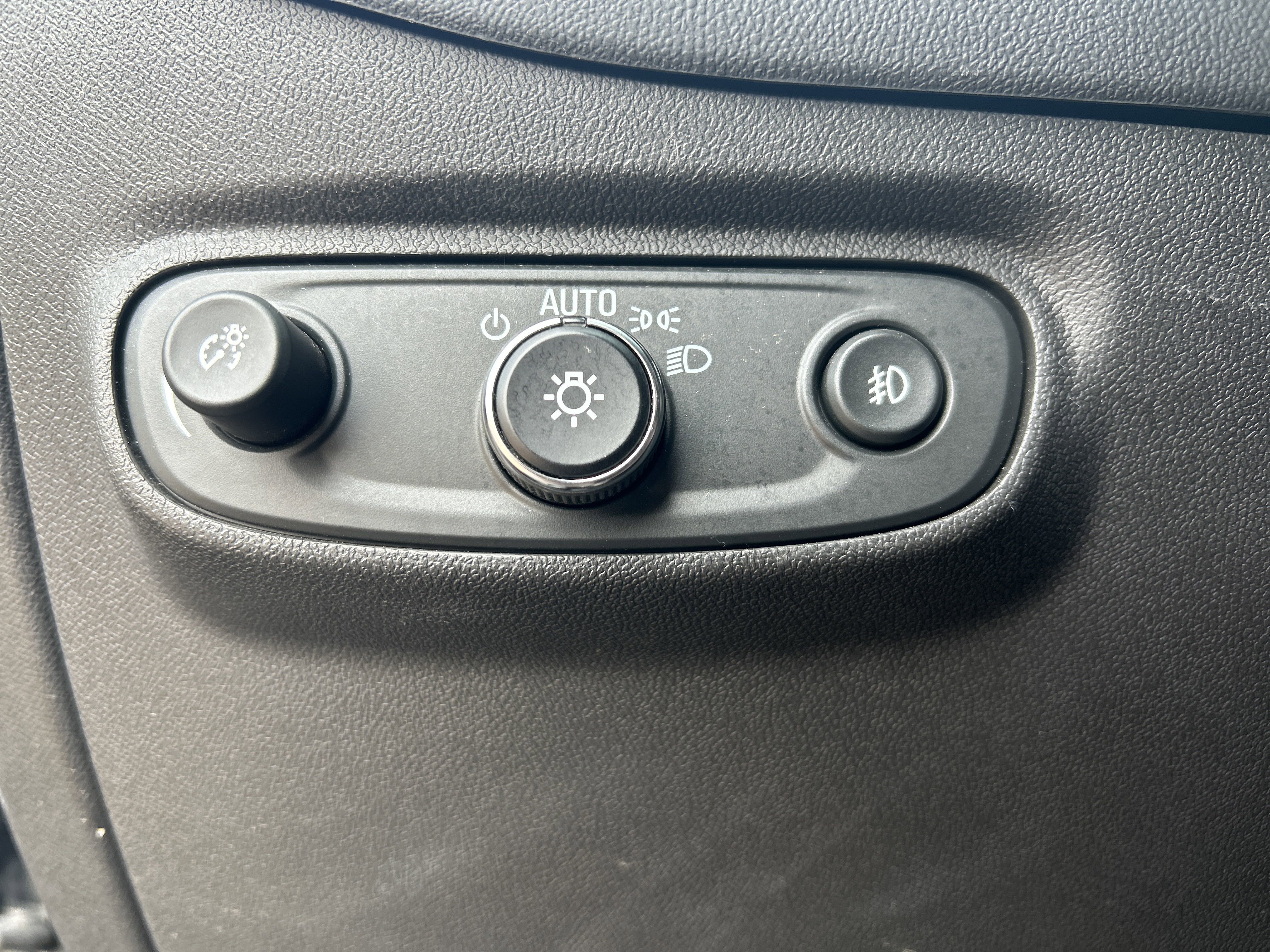 Used 2020 Chevrolet Equinox LT w/ Midnight Edition image 19