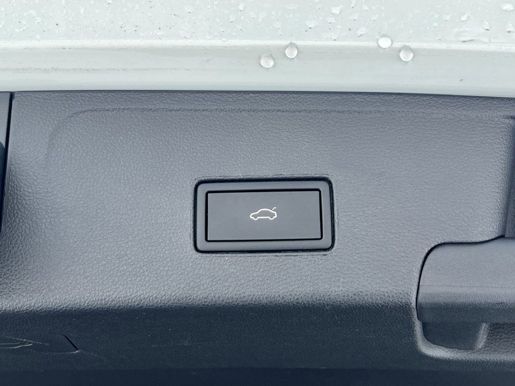 Used 2023 Volkswagen Atlas Cross Sport SEL image 17