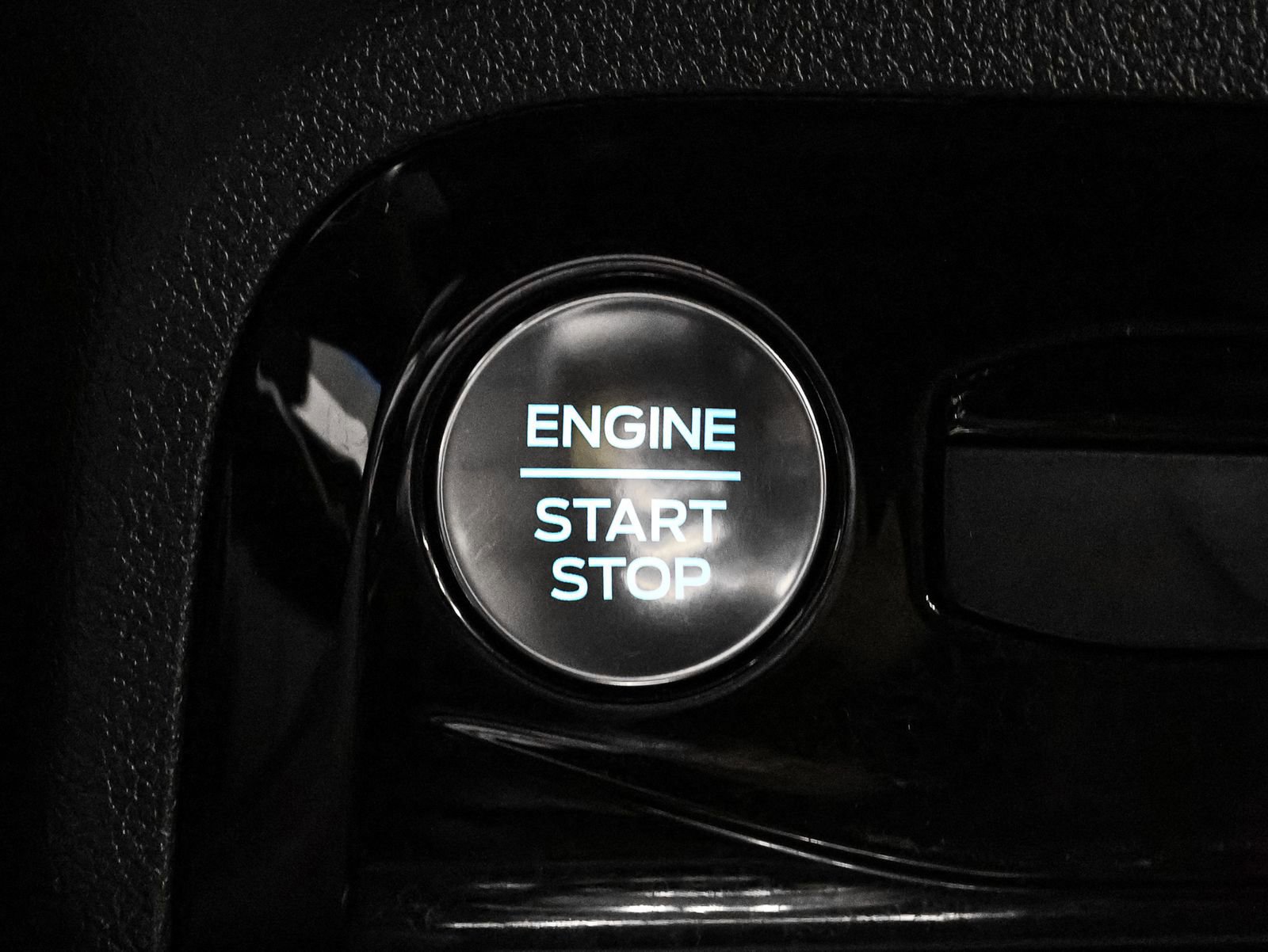 Certified 2025 Ford Escape ST-Line Elite image 39