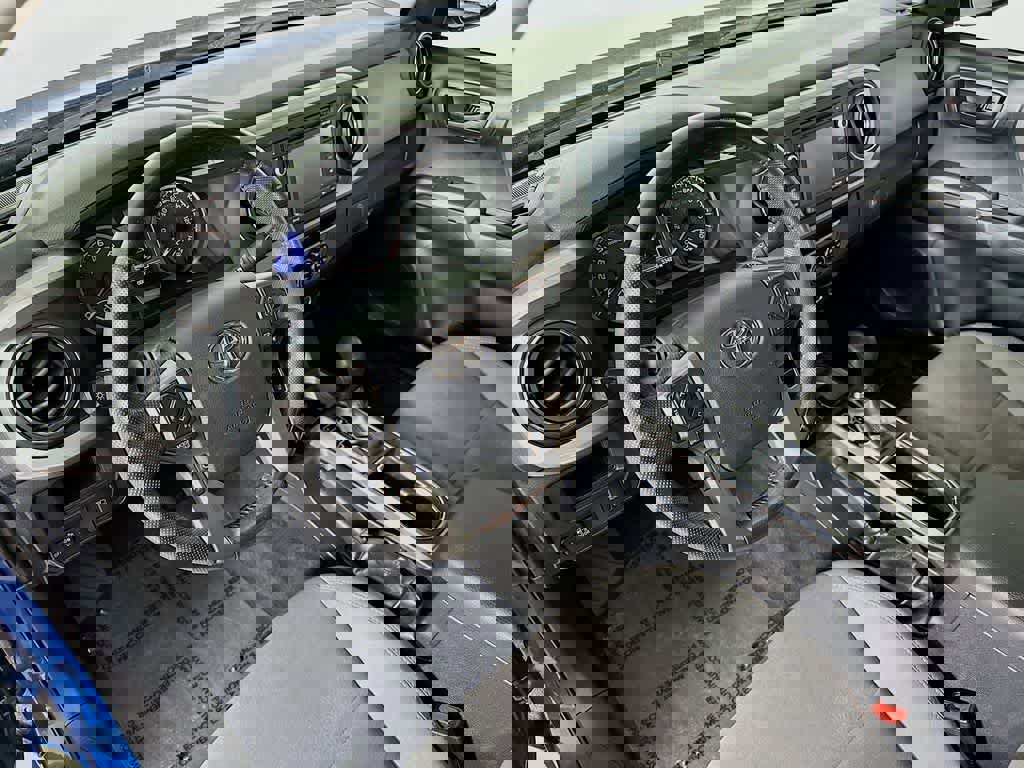 Used 2018 Toyota Tacoma SR5 image 9