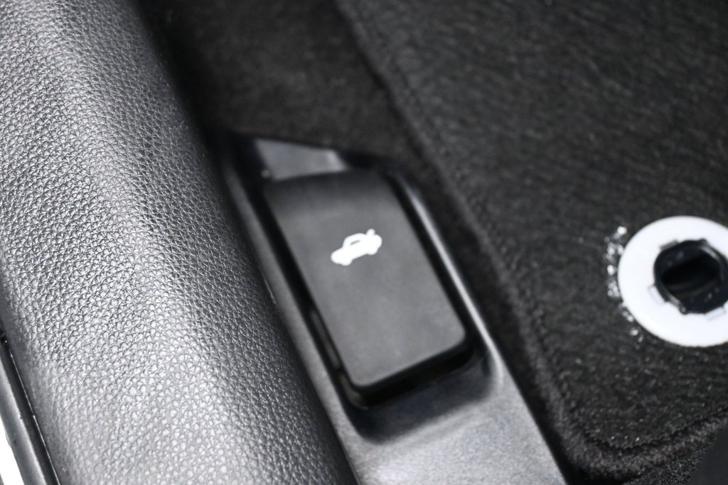 Used 2025 Toyota Corolla LE w/ Carpet Mat Package (TMS) FWD image 12