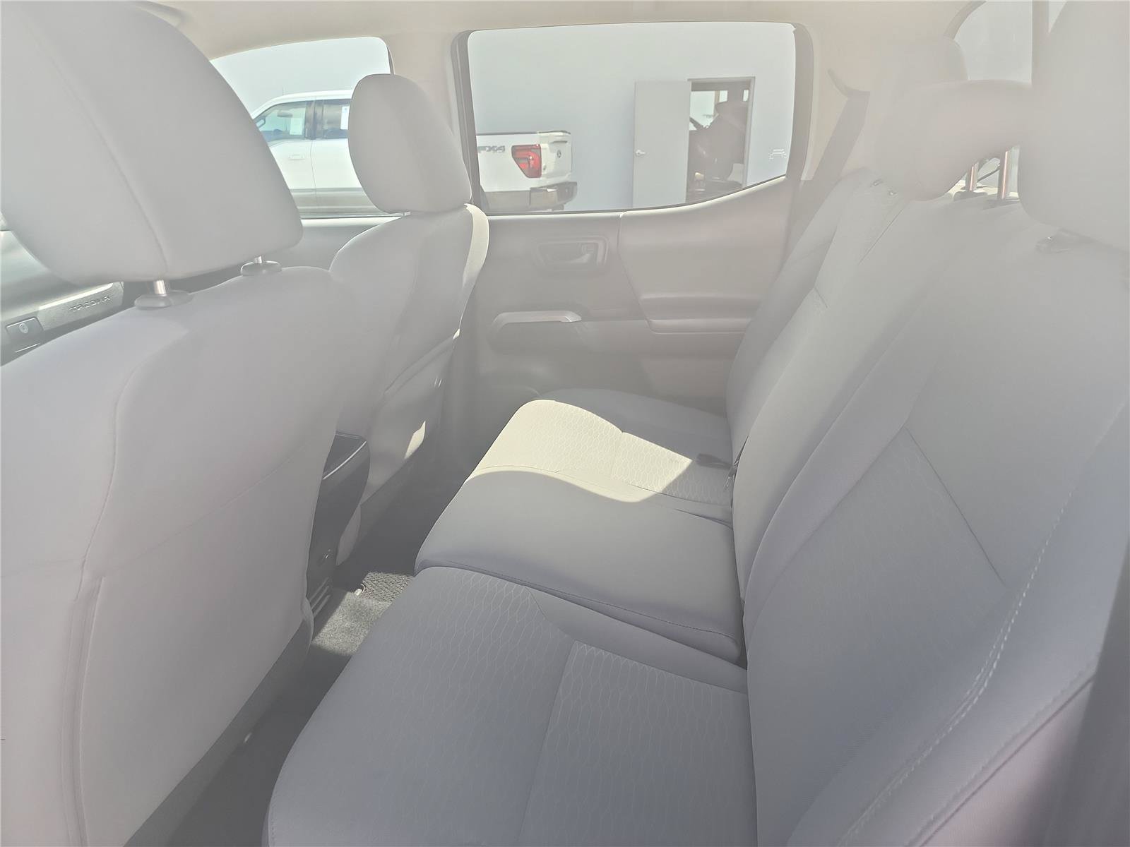 Used 2017 Toyota Tacoma SR5 w/ SR5 Appearance Package (SM) RWD image 21