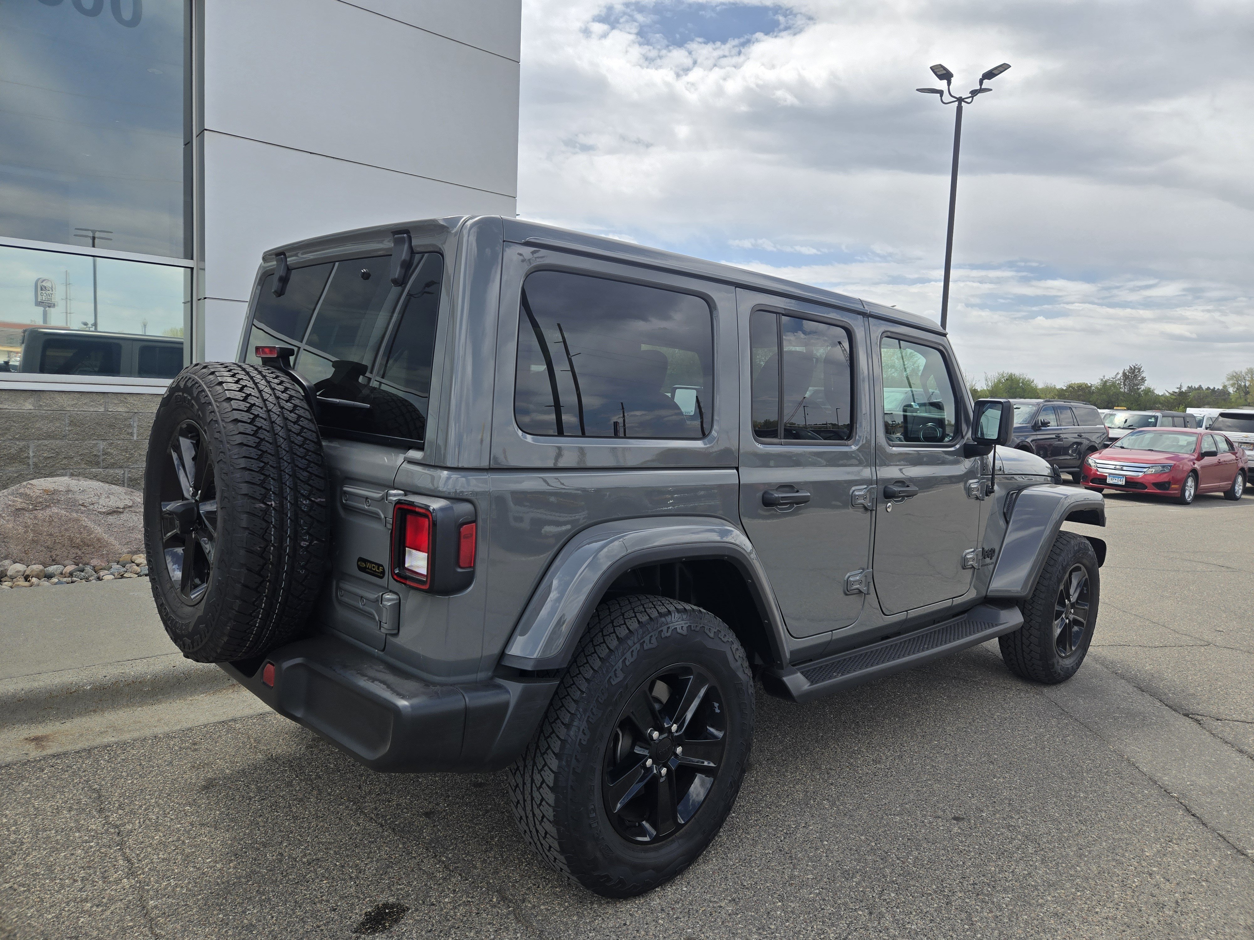 Used 2023 Jeep Wrangler Unlimited Sahara AWD/4WD image 19