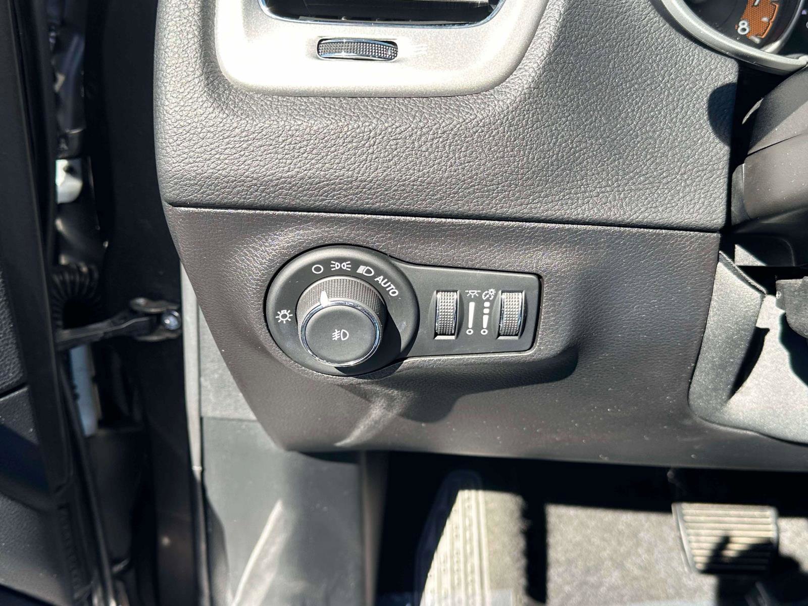 Used 2020 Jeep Compass Latitude w/ Cold Weather Group image 18