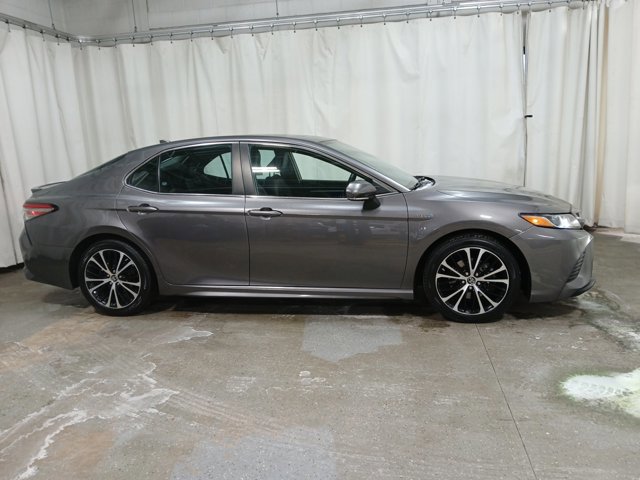 Used 2019 Toyota Camry SE image 3
