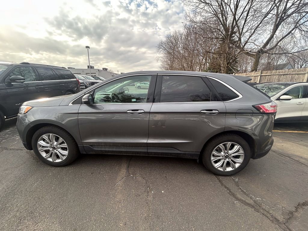 Certified 2024 Ford Edge Titanium AWD/4WD image 2