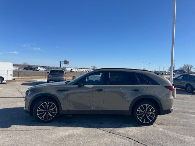 Used 2025 MAZDA CX-70 Plug-In Hybrid w/ Premium Plus image 2