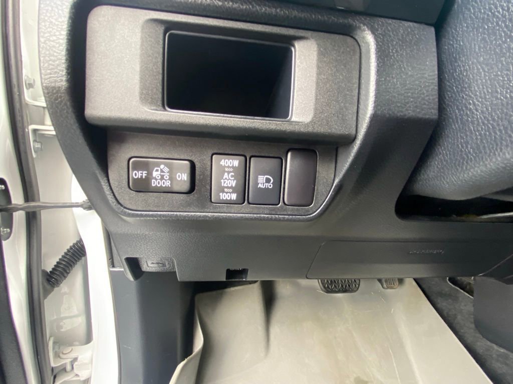 Used 2019 Toyota Tacoma TRD Sport image 11