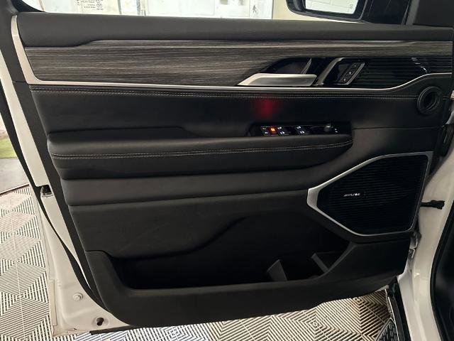 Used 2024 Jeep Wagoneer Series II w/ Flexible Seating Group image 16