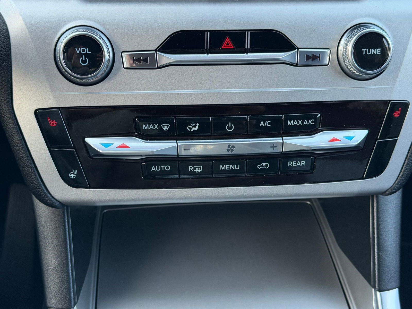 Certified 2022 Ford Explorer XLT w/ Equipment Group 202A image 31