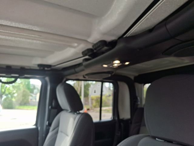 Used 2022 Jeep Gladiator Sport AWD/4WD image 14