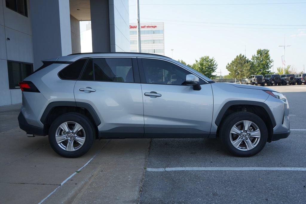 Used 2025 Toyota RAV4 XLE AWD/4WD image 9