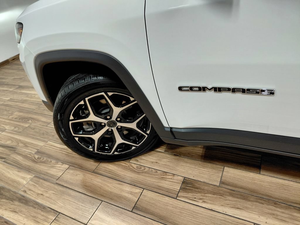 Used 2025 Jeep Compass Limited AWD/4WD image 12