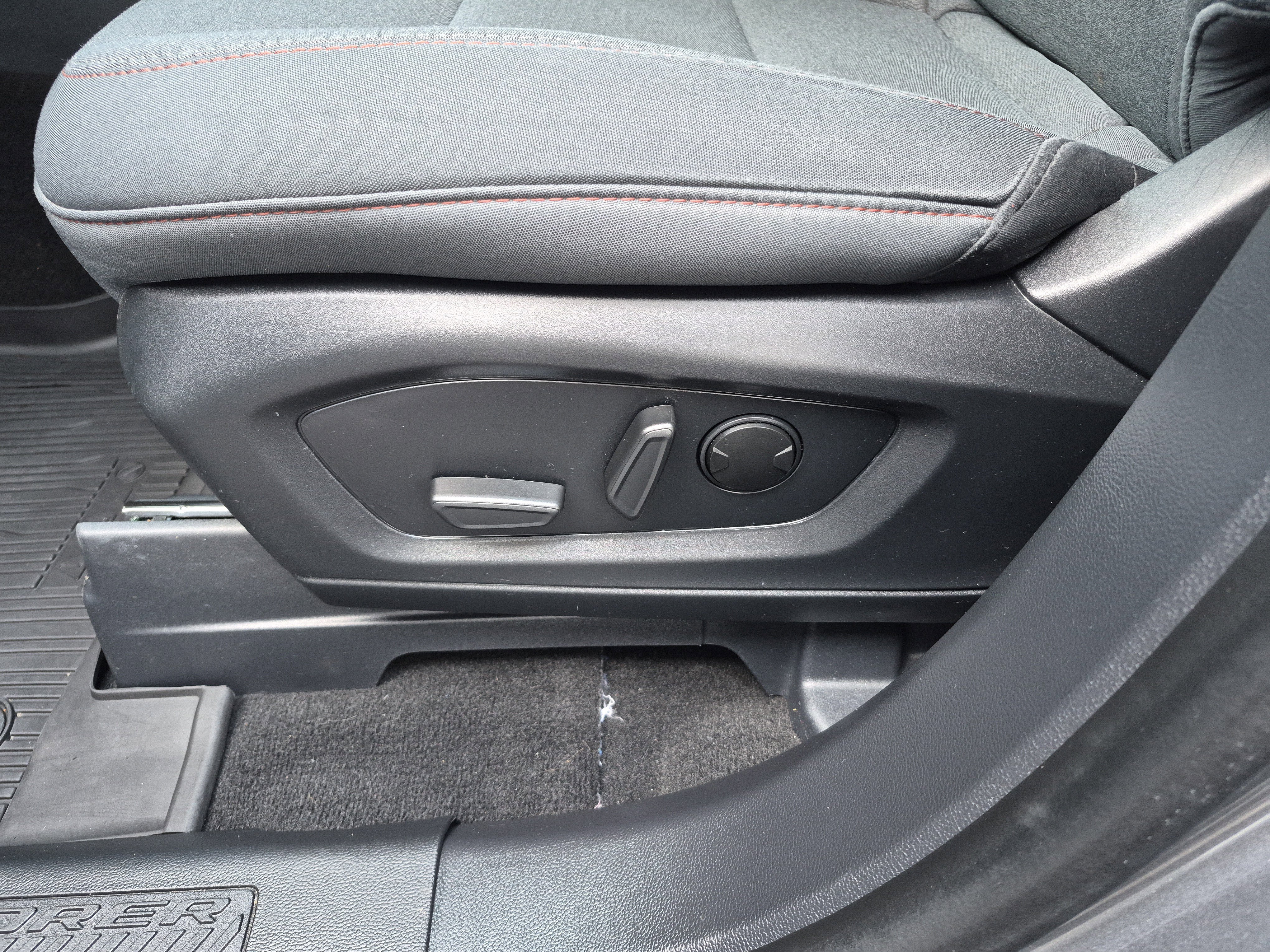 Certified 2025 Ford Explorer Active image 11