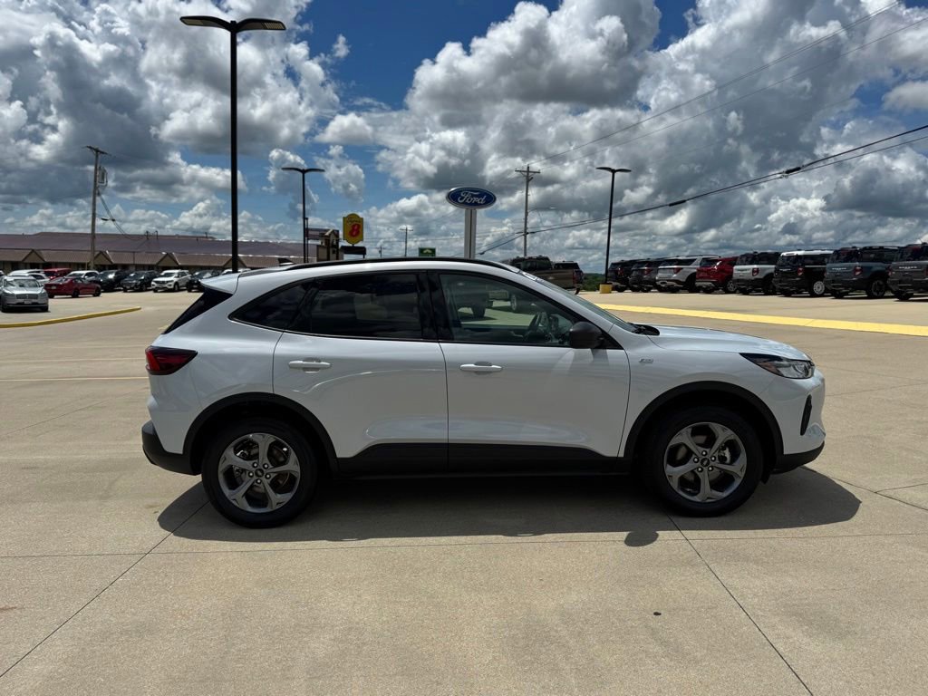 Certified 2025 Ford Escape ST-Line AWD/4WD image 4