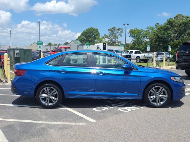 Used 2023 Volkswagen Jetta SE FWD image 4