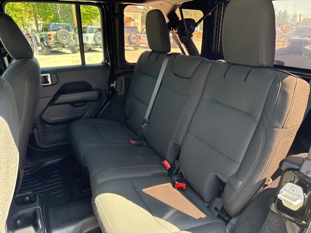 Used 2021 Jeep Wrangler Unlimited Sahara image 22