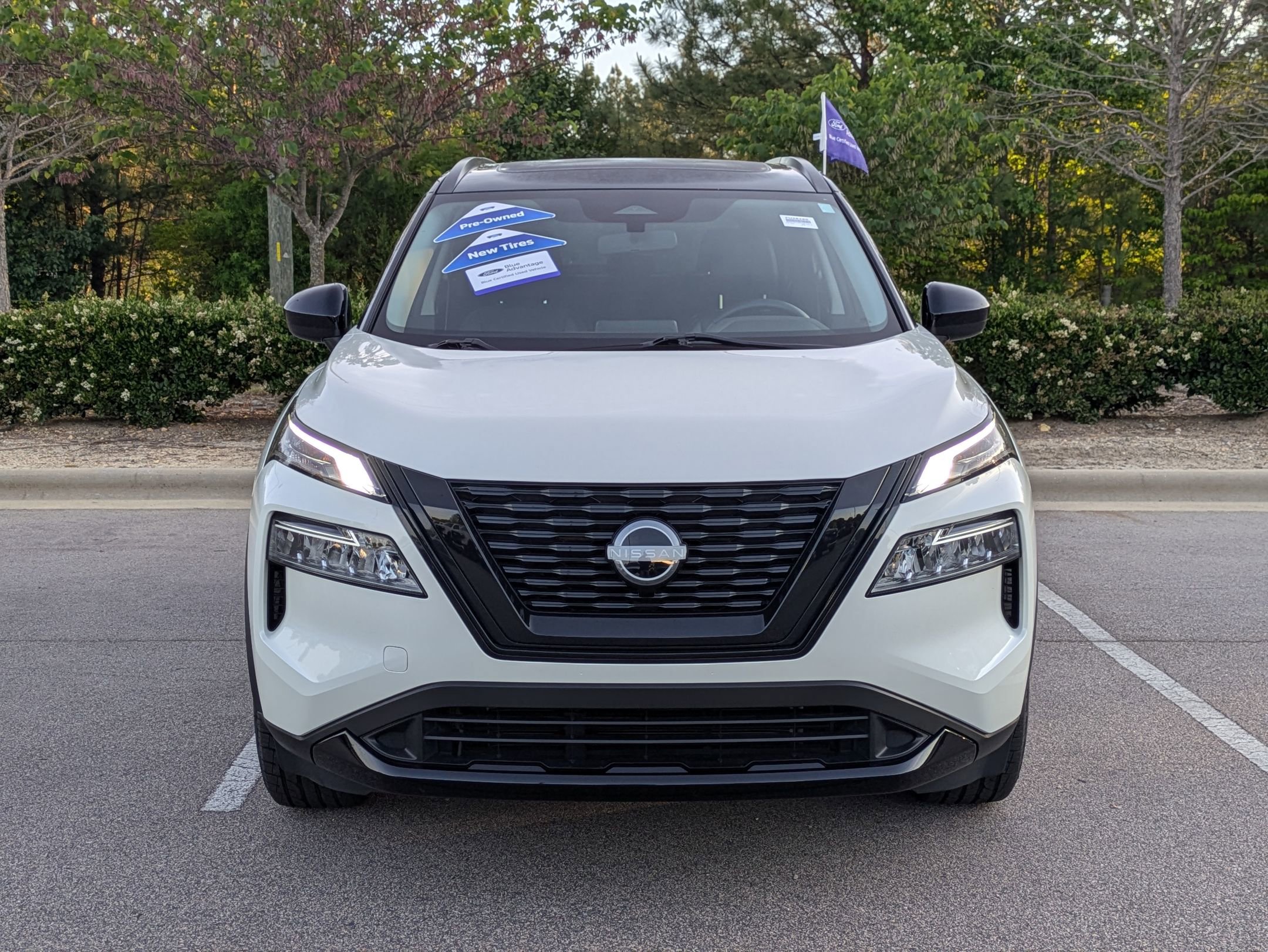Used 2023 Nissan Rogue SV w/ SV Premium B Package FWD image 9