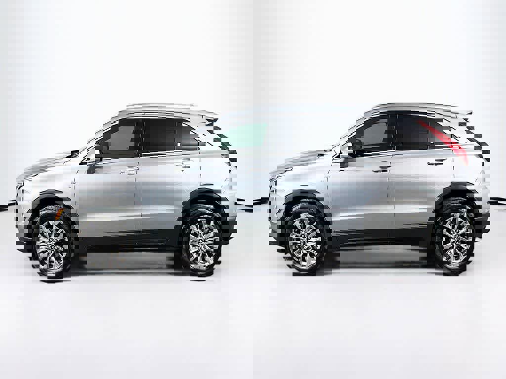 Used 2025 Cadillac XT4 Premium Luxury image 2