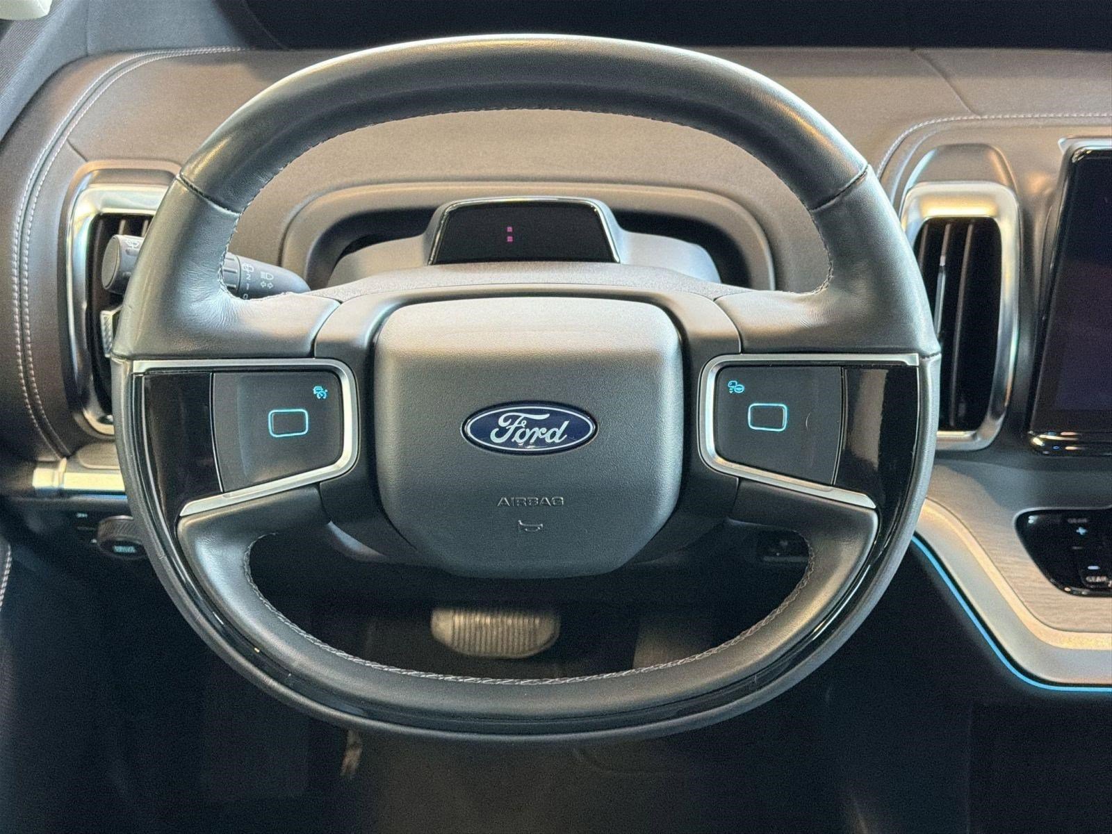 Certified 2025 Ford Expedition Platinum AWD/4WD image 17