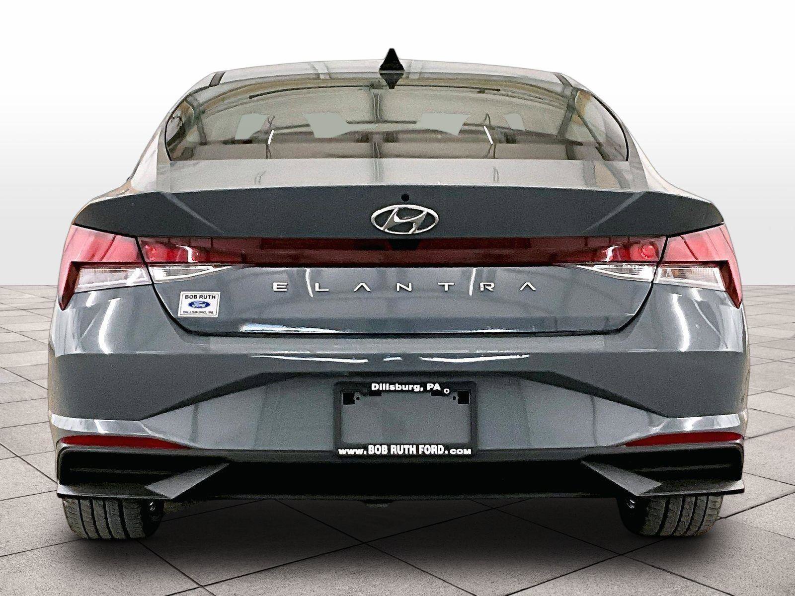 Used 2023 Hyundai Elantra SEL w/ Convenience Package FWD image 4