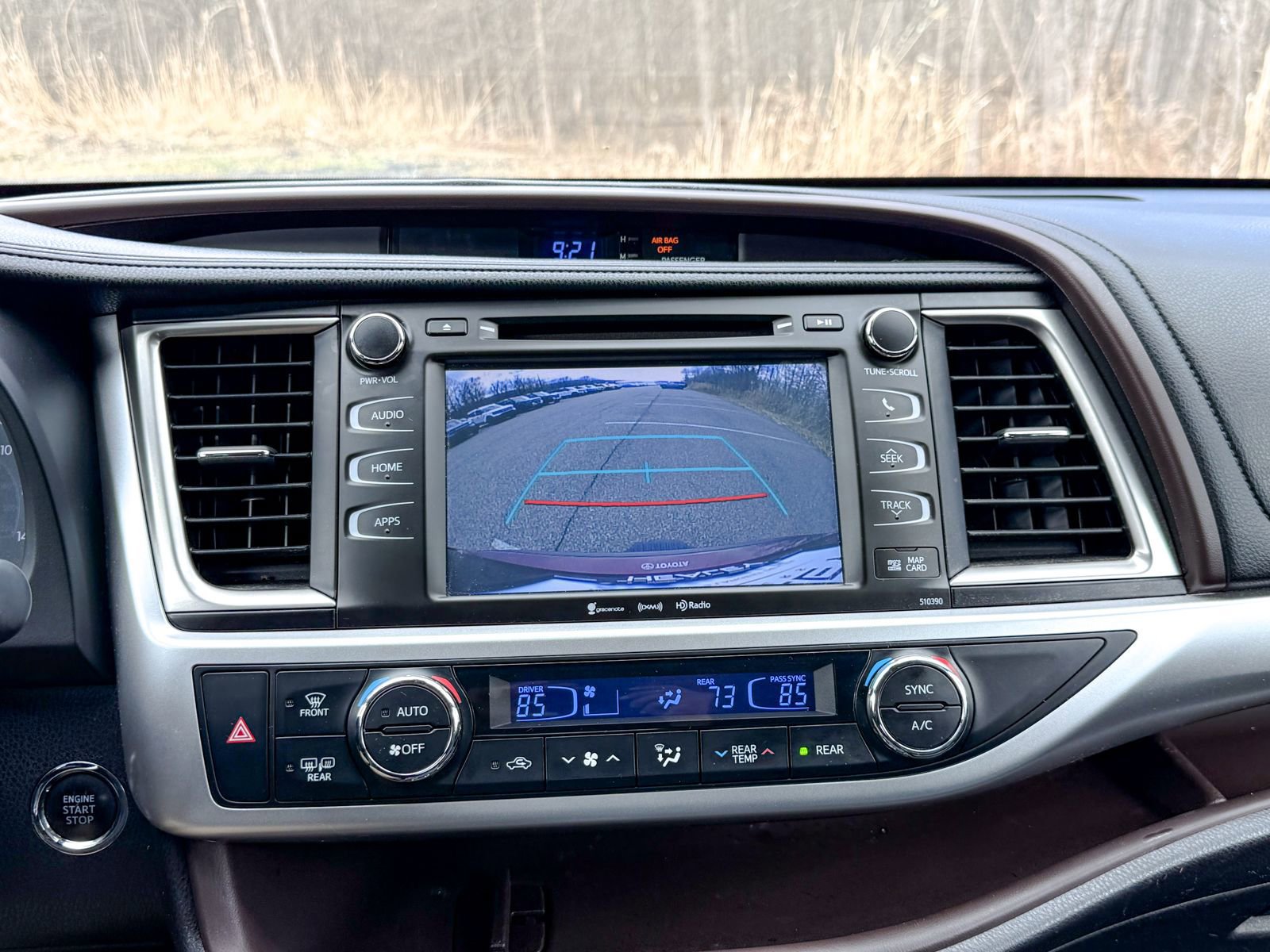 Used 2019 Toyota Highlander XLE AWD/4WD image 26