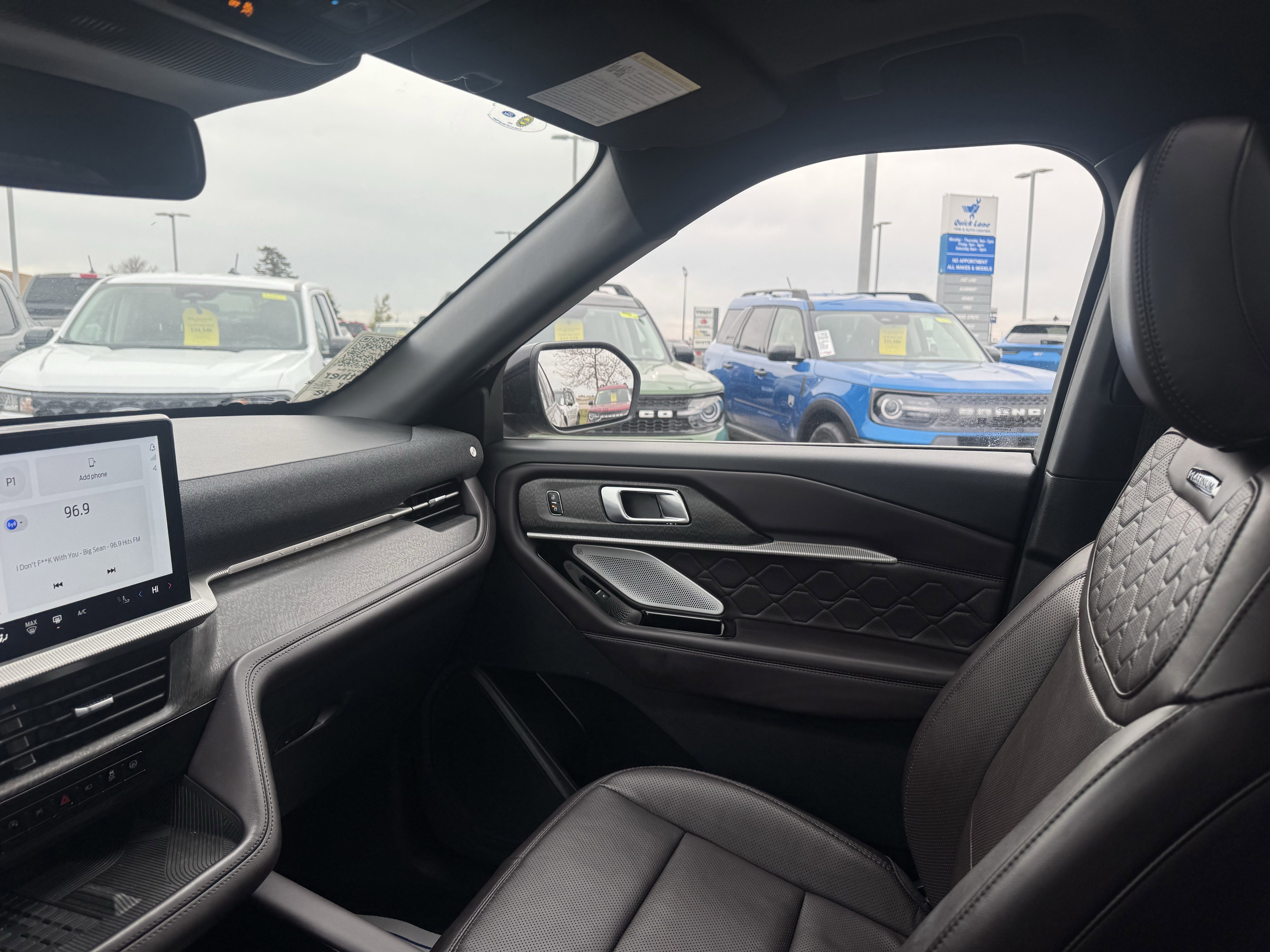 Certified 2025 Ford Explorer Platinum w/ LUX Leather Package image 11