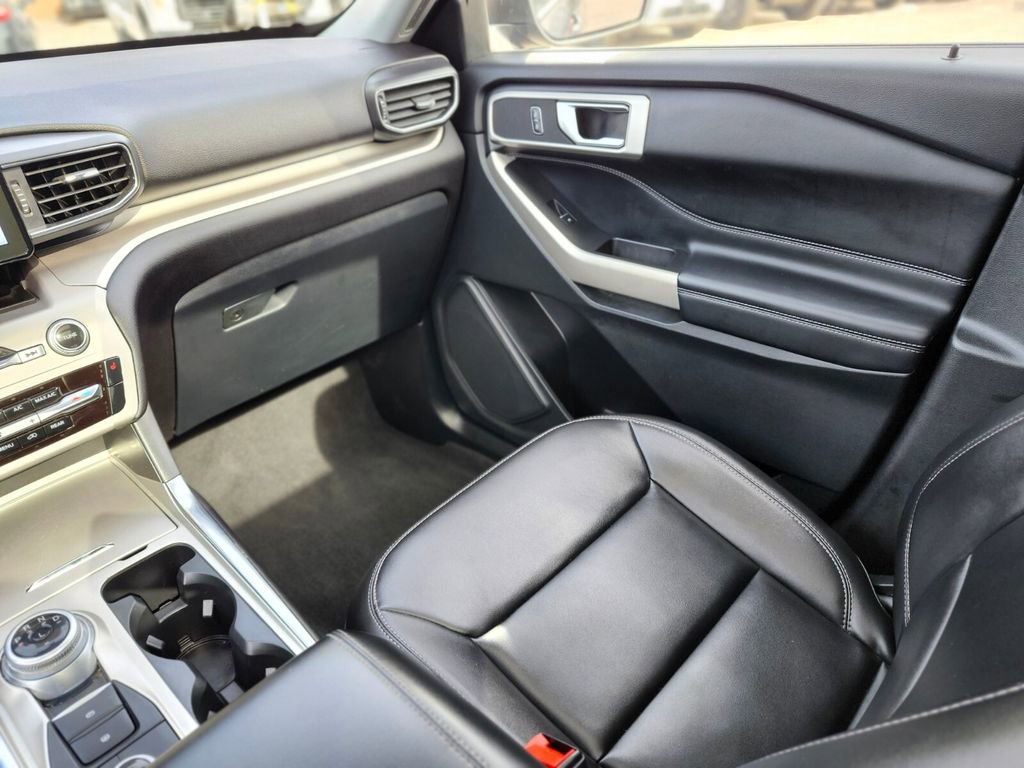 Certified 2022 Ford Explorer XLT w/ Equipment Group 202A image 15