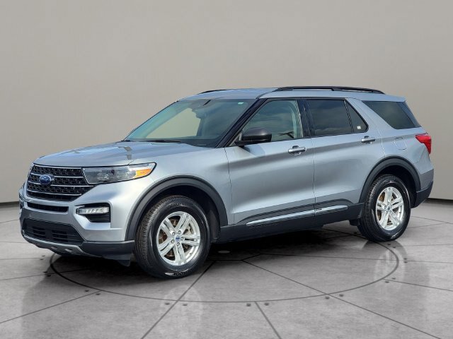 Certified 2023 Ford Explorer XLT w/ Equipment Group 202A AWD/4WD image 3