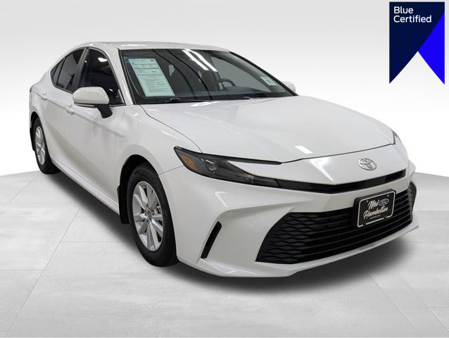 Used 2025 Toyota Camry LE image 1