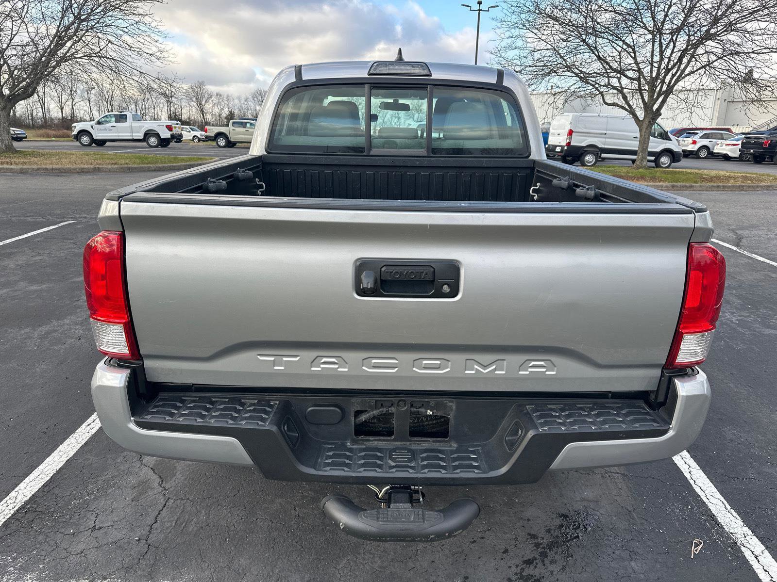 Used 2017 Toyota Tacoma SR image 4