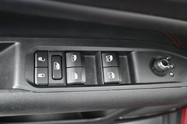 Used 2025 Jeep Compass Trailhawk AWD/4WD image 7
