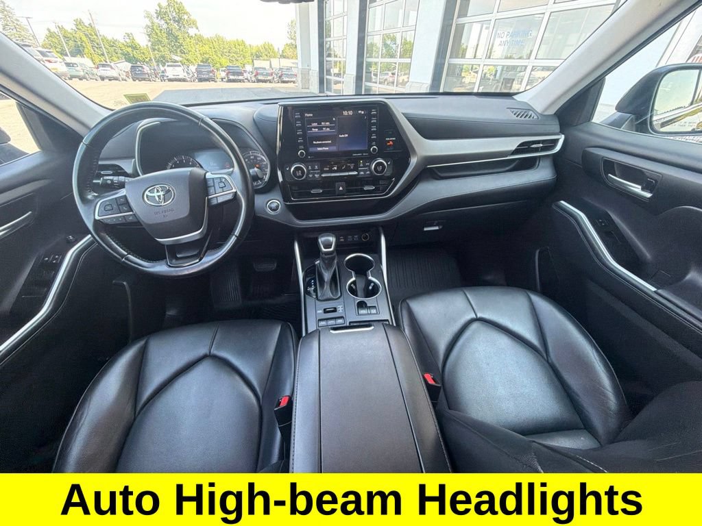 Used 2022 Toyota Highlander XLE AWD/4WD image 11