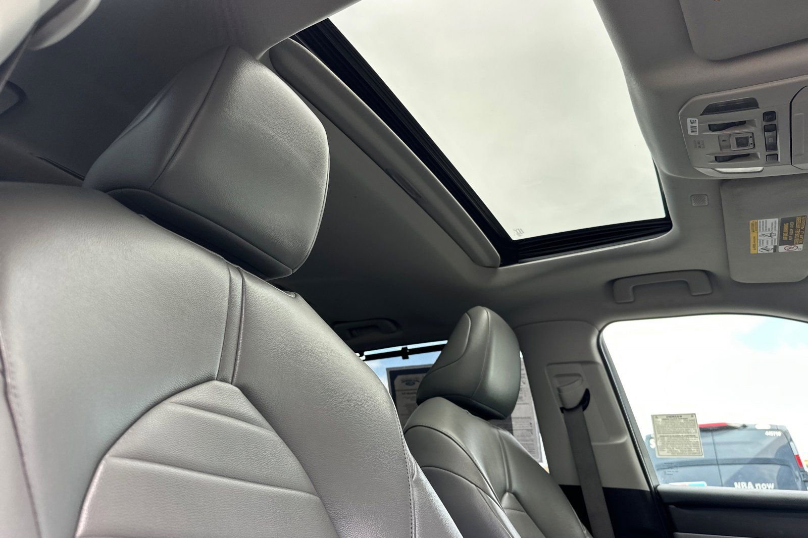 Used 2022 Toyota Highlander XLE AWD/4WD image 14