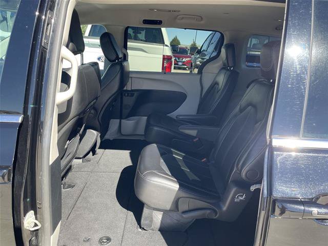 Used 2024 Chrysler Pacifica Touring-L FWD image 20