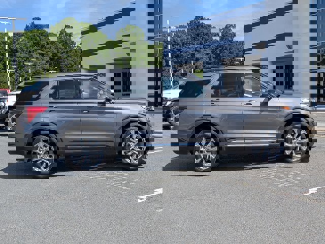 Certified 2023 Ford Explorer XLT w/ Equipment Group 202A RWD image 3